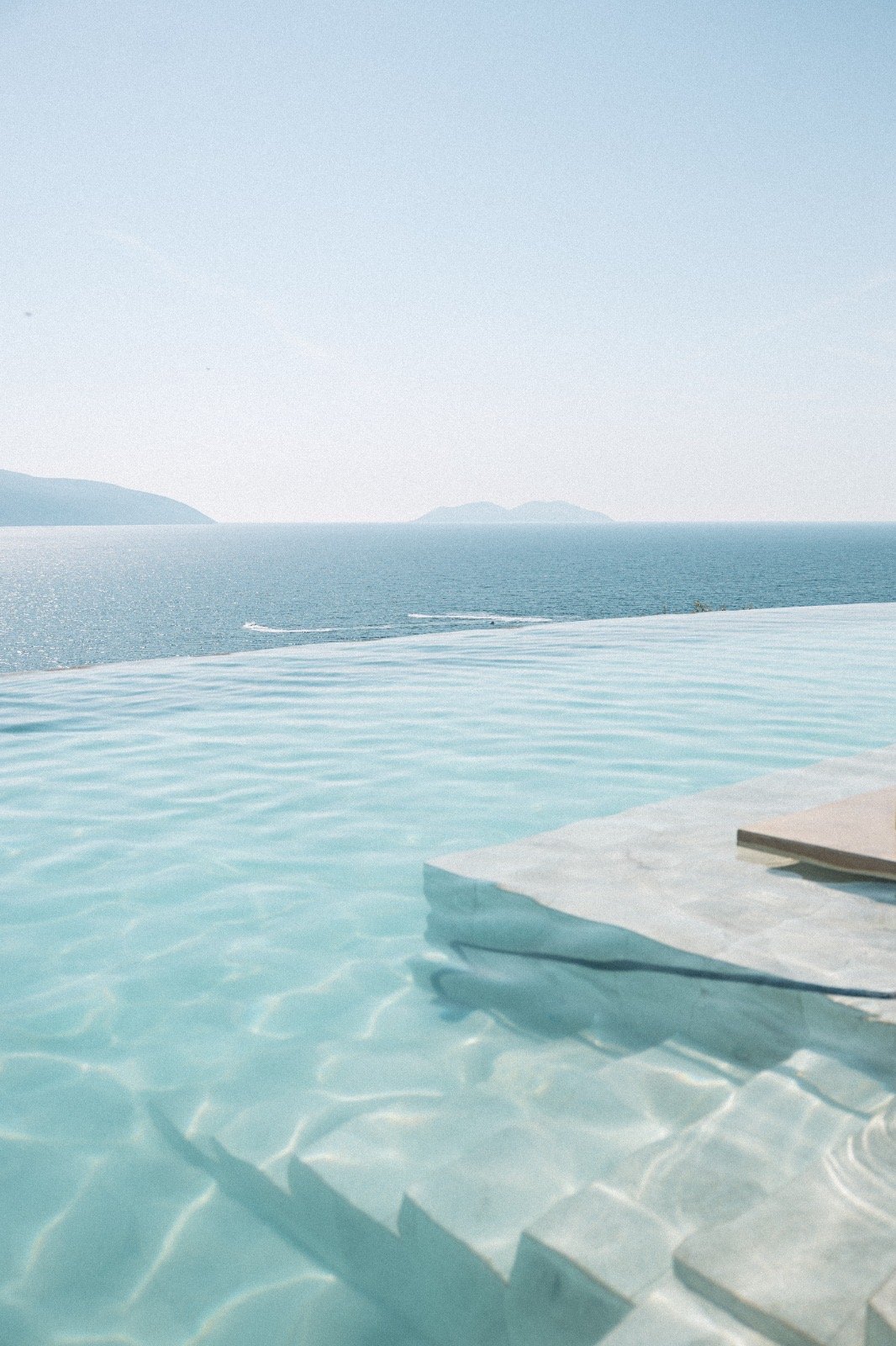 Nobus Hotel & Spa — Infinity-Pool