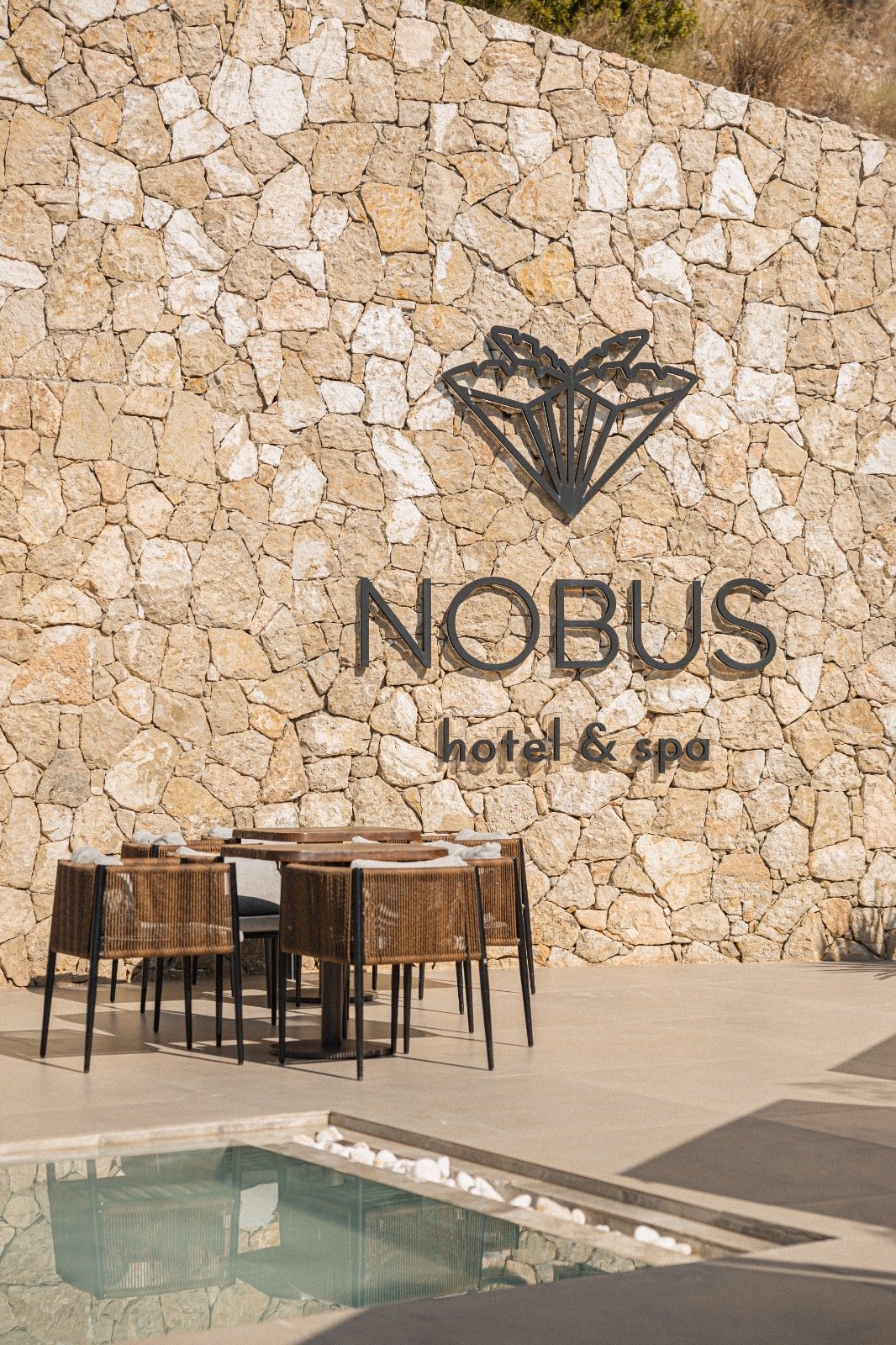 Nobus Hotel & Spa — Logo-Wand